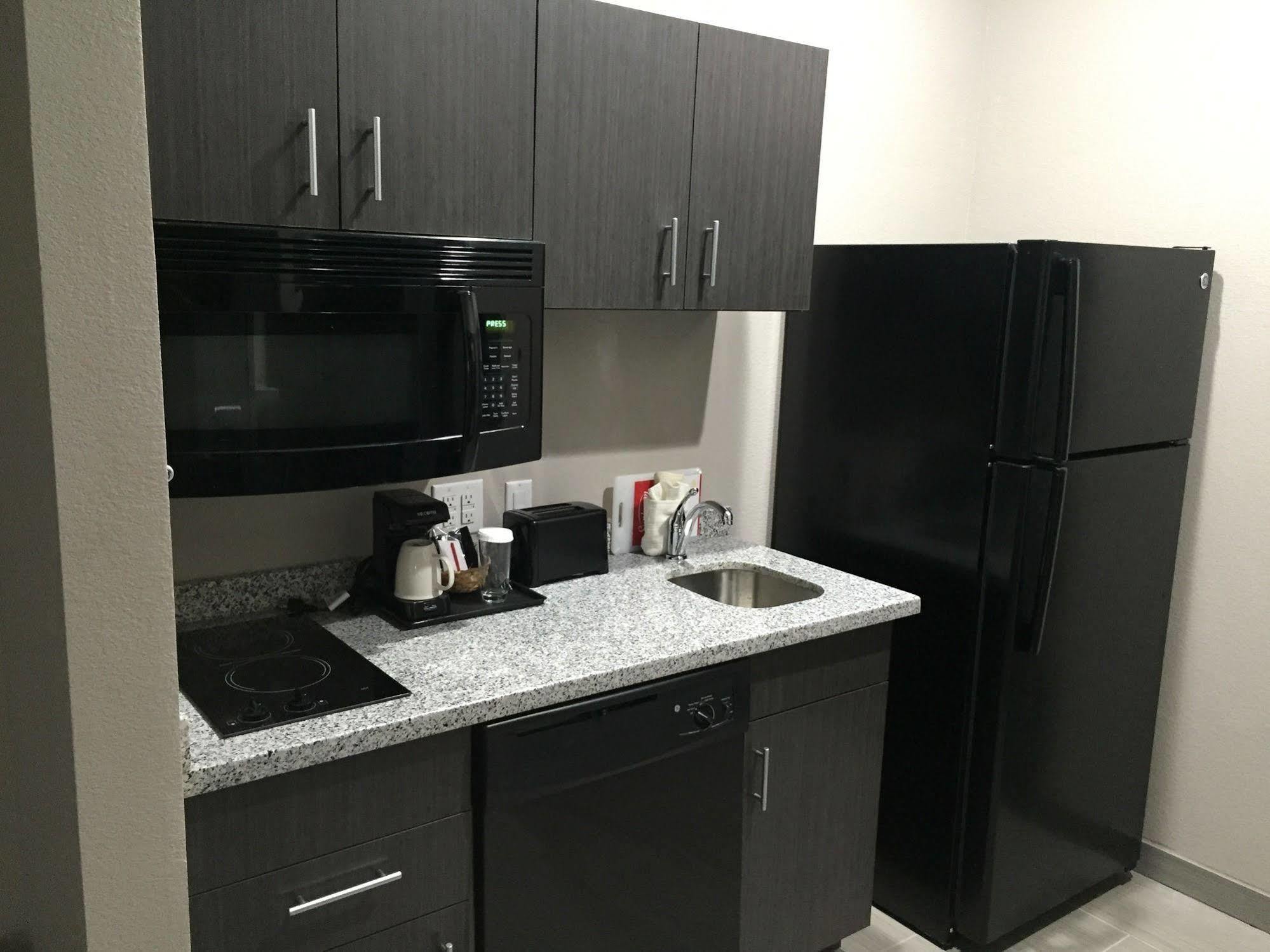 Mainstay Suites Одеса Екстериор снимка