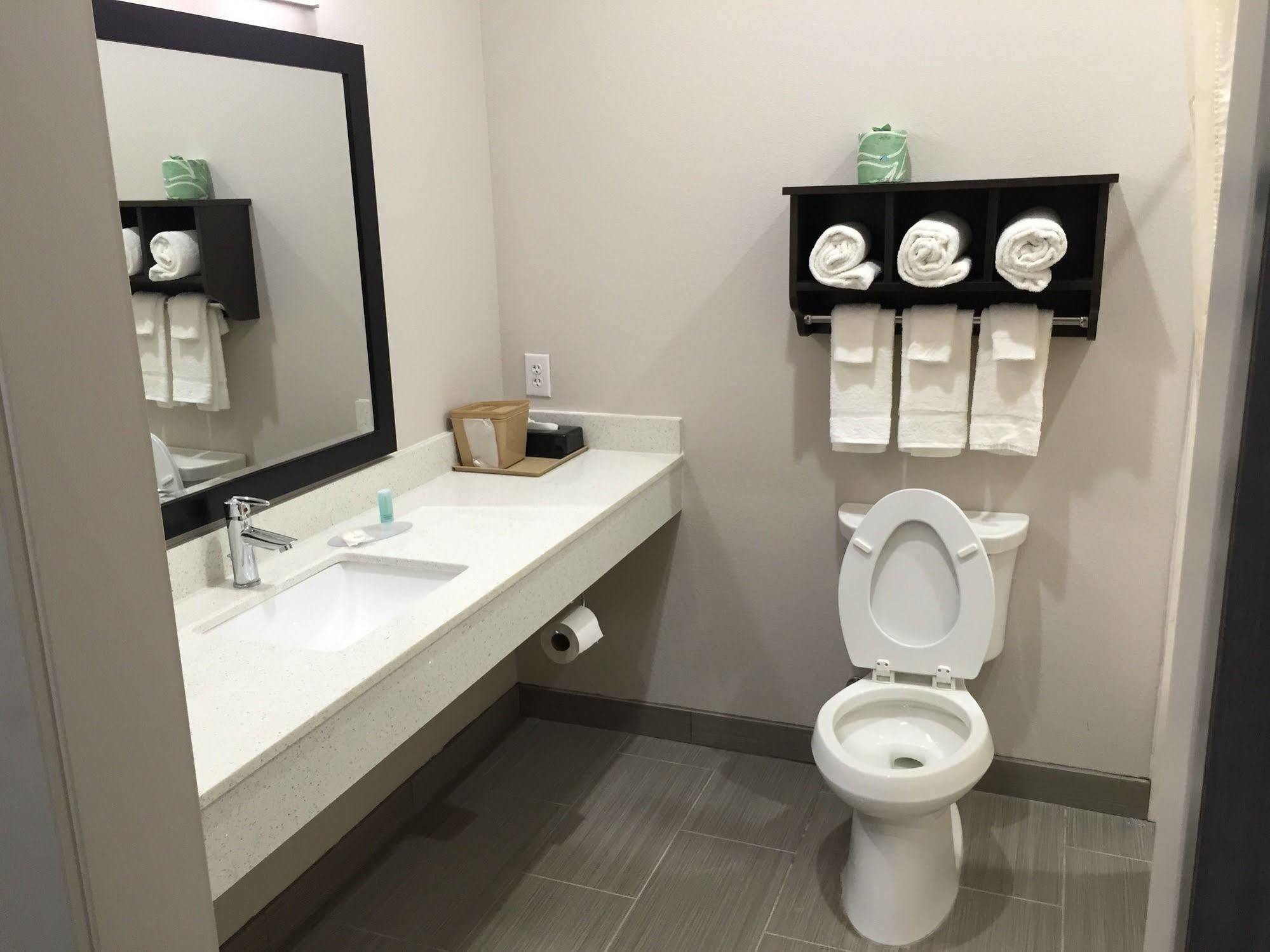 Mainstay Suites Одеса Екстериор снимка